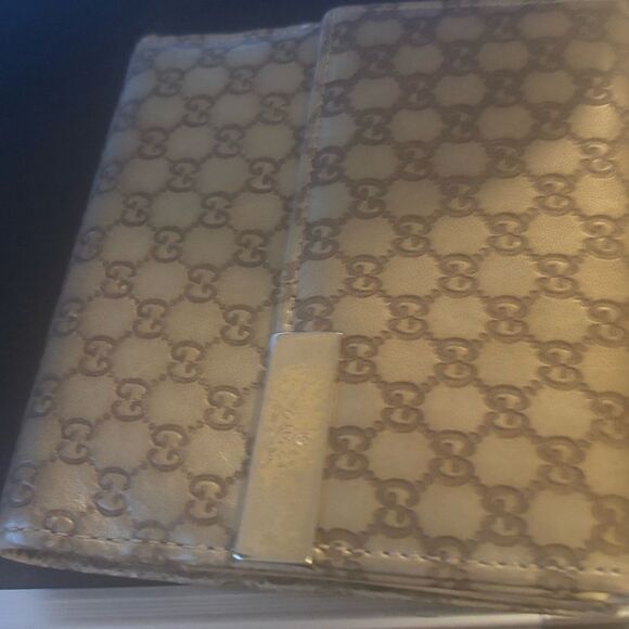 Vintage GUCCI W Hook Purse made from Gutchishima leather with a dust bag. - Picture 10 of 10